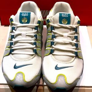 Women’s Nike Shox Size 9